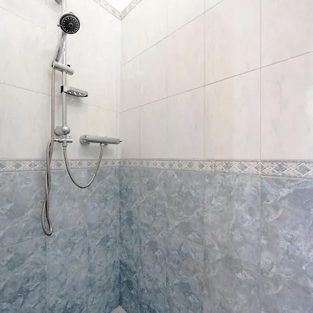 Guesthost - Rosa * Monopoli