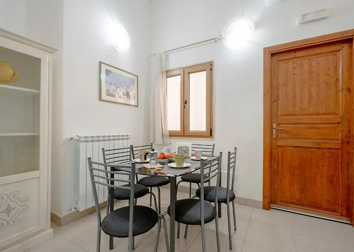 Guesthost - Rosa Daire Monopoli